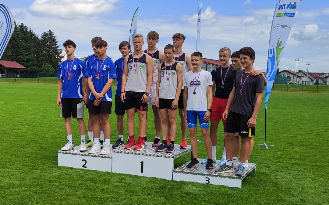 Tri zlate medalje okrašene z državnim rekordom